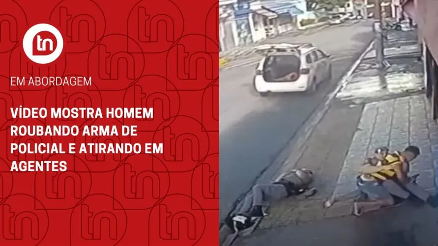 Vídeo mostra homem roubando arma de policial e atirando em agentes