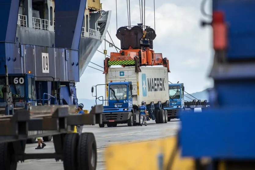 meses do ano anterior. Entre janeiro e maio de 2022, as exportações do Estado foram de US$ 8,5 bilhões.