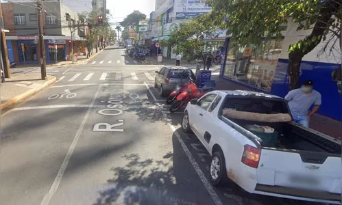 Ladrão furta e defeca em frente de comércio, em Apucarana