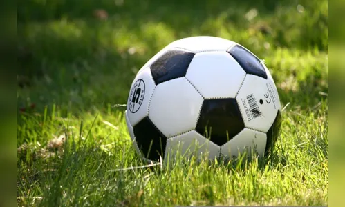 Pai bêbado se revolta com resultado de jogo dos filhos e agride esposa