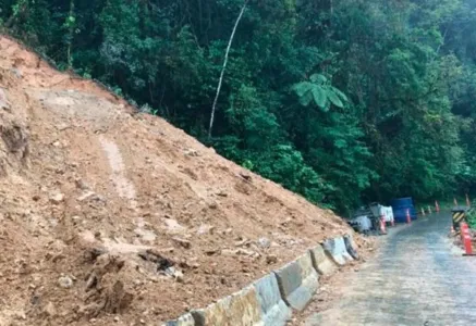 A interdição aconteceu por volta das 10 horas