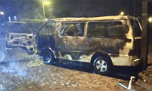 Motorista é atacado e tem van incendiada em Manoel Ribas