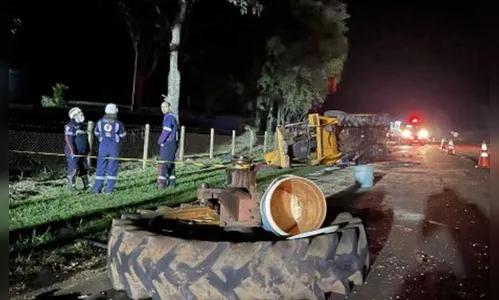 Batida entre trator e caminhão no Paraná deixa um morto e dois feridos