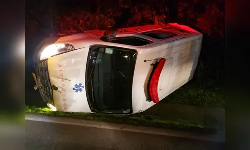 Jovem embriagado é preso após furtar e capotar ambulância