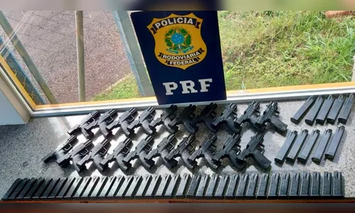 PRF prende casal com 20 pistolas turcas no Paraná; vídeo