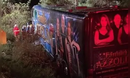 Acidente com ônibus de banda deixa dois mortos e 10 feridos no PR