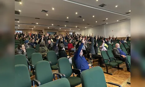 Professores da UEL suspendem greve a partir de segunda-feira