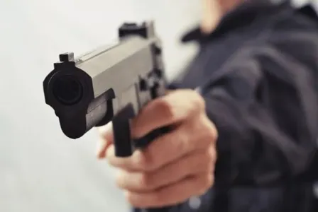 Bandidos usaram pistolas para praticar o assalto