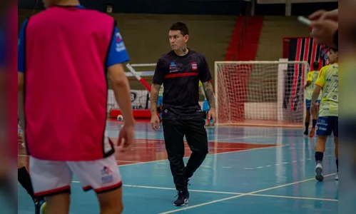 'Confiança é sinônimo de relaxamento', diz técnico do Apucarana Futsal