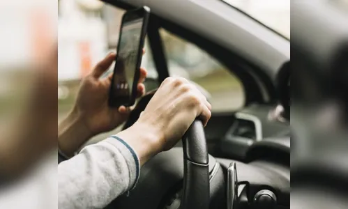 Uso de celular ao volante rende quatro multas por dia em Arapongas