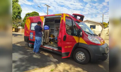 Jovem de 18 anos cai de bicicleta e precisa ser levado ao hospital