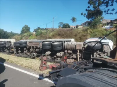 Condutor não ficou ferido após capotamento em Mauá da Serra