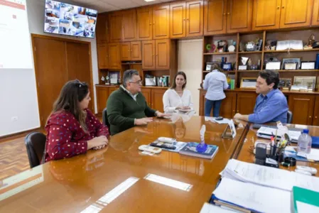 Consultora Thaise Bueno com o prefeito Junior da Femac