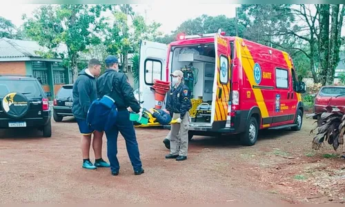 Bombeiros socorrem garoto em quadra de escola em Apucarana