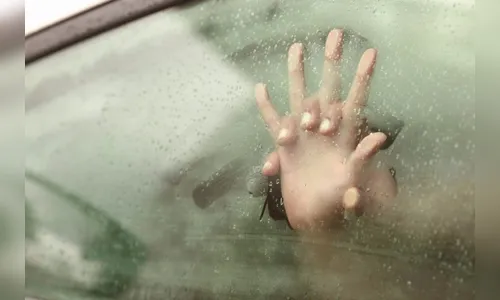 Casal é abordado pela PM enquanto “namorava” no carro em Apucarana