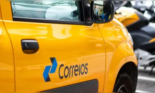 Bandidos arrombam agência dos Correios e levam encomendas