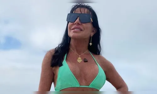 De biquíni fio-dental, Gretchen exibe corpão na internet: 