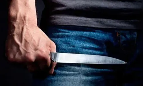 Homem intervém em briga de casal e acaba levando facadas em Arapongas