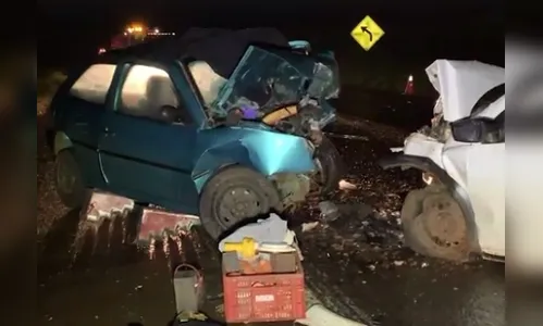 Batida frontal mata homem e deixa outros dois feridos na BR 277