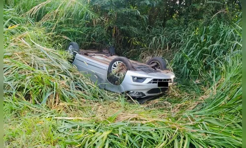 Mãe e filha ficam feridas em capotamento na PR-444 em Arapongas