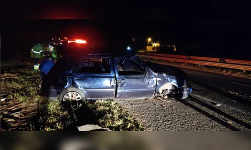 Motorista de VW Golf capota e morre em trecho da BR-376 na região