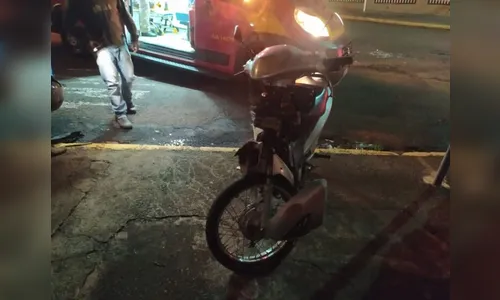 Motociclista fica ferido ao colidir contra carro em Apucarana