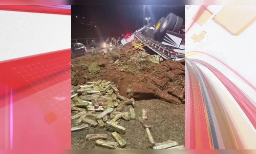 Caminhão com maconha tomba em frente ao Batalhão da Polícia Militar