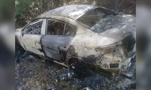 Carro de homem desaparecido é encontrado com corpo carbonizado no PR