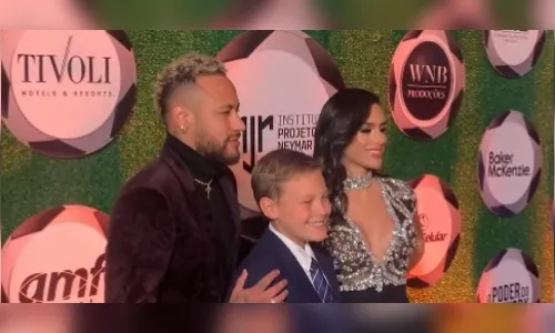 Neymar Jr. e Bruna Biancardi chegam juntos ao leilão do instituto dele