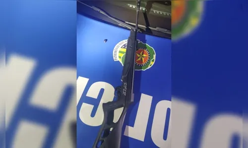 Criança de 4 anos é baleada pelo irmão com espingarda do pai