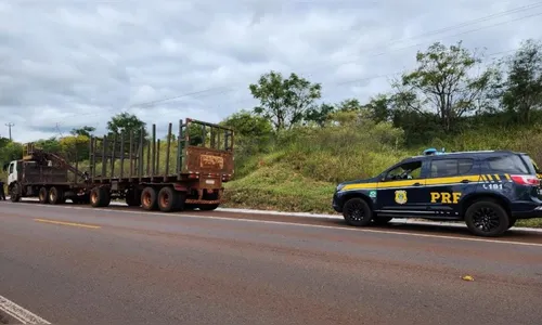 Motorista de bitrem com CNH cassada é preso por embriaguez na BR-272
