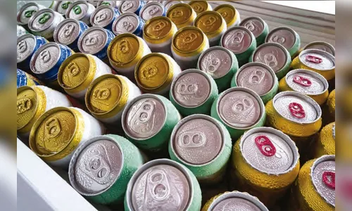 Mais de 3 mil latas de cerveja são furtadas de caminhão na BR-376