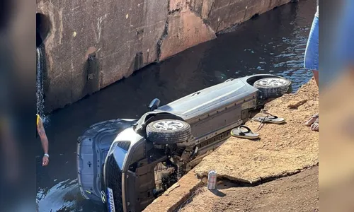 Mulher se acidenta enquanto discutia com namorado pelo telefone