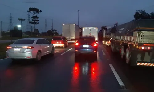 BR-277 é liberada, mas filas seguem quilométricas nesta quarta (14)