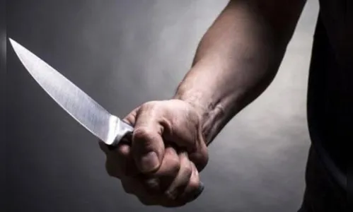 Homem com faca é preso após ameaçar pessoas na rua em Ivaiporã