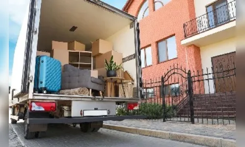 Após ser confundido com amante, 