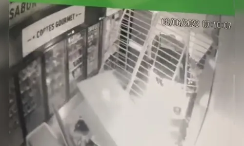 Motorista embriagada invade loja com o carro no Paraná; veja