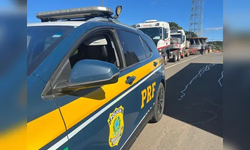 PRF realiza escolta de peça gigante em rodovias no Paraná; vídeo