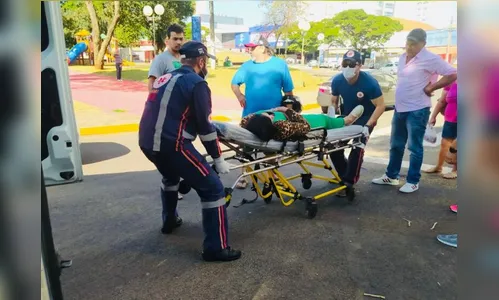 Mulher de 61 anos em bicicleta elétrica fica ferida após acidente