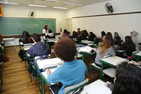 Secretaria de Educação do Paraná promete suporte aos professores a alunos
