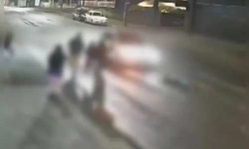 Mulher é agredida por seguranças, atropelada e arrastada por 70 metros