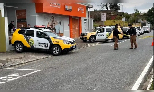 Soldado da PM mata ex-esposa e advogado em clínica e comete suicídio