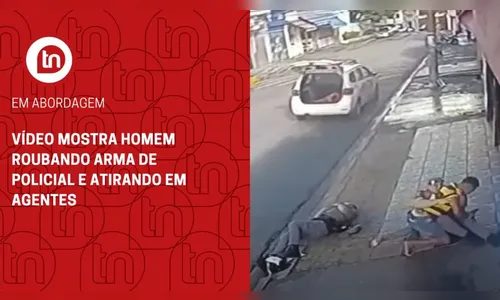 Vídeo mostra homem roubando arma de policial e atirando em agentes