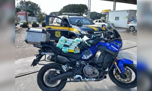 Moto de alta cilindrada é apreendida com R$ 4,4 milhões em cocaína
