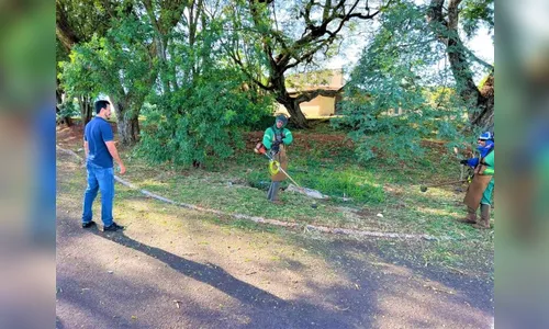 Serviços de roçagem e limpeza beneficiam regiões de Arapongas