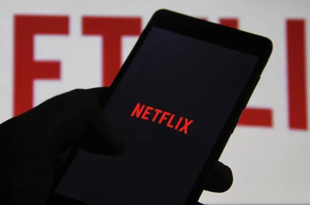 Procon-PR notifica Netflix por cobrança adicional aos usuários