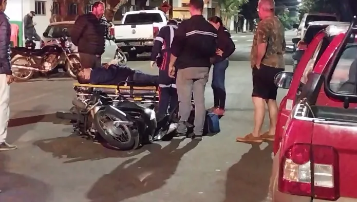 Motociclista é socorrido pelo Samu