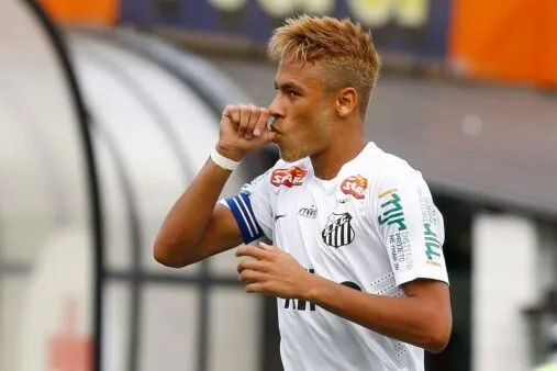 Neymar ainda é a transação mais cara da história