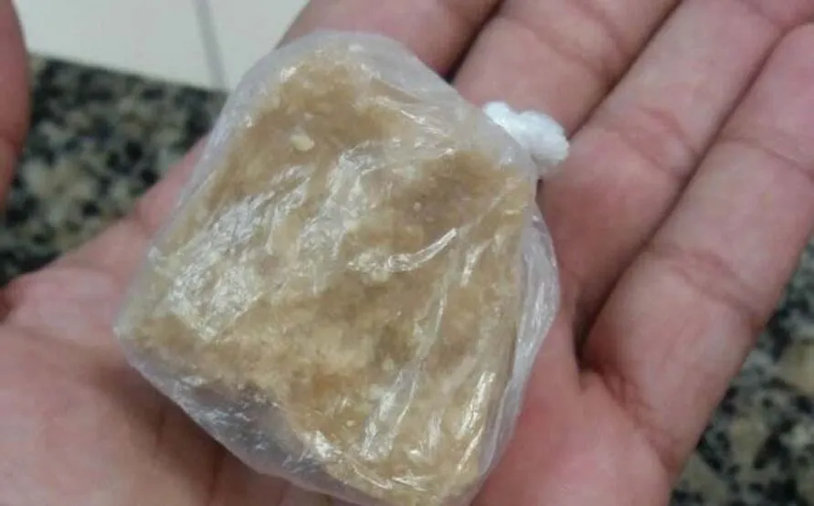 A droga foi encontrada com a menina