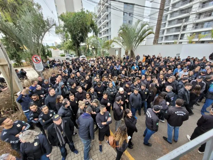 Agentes de todo o Paraná aderiram à paralisação